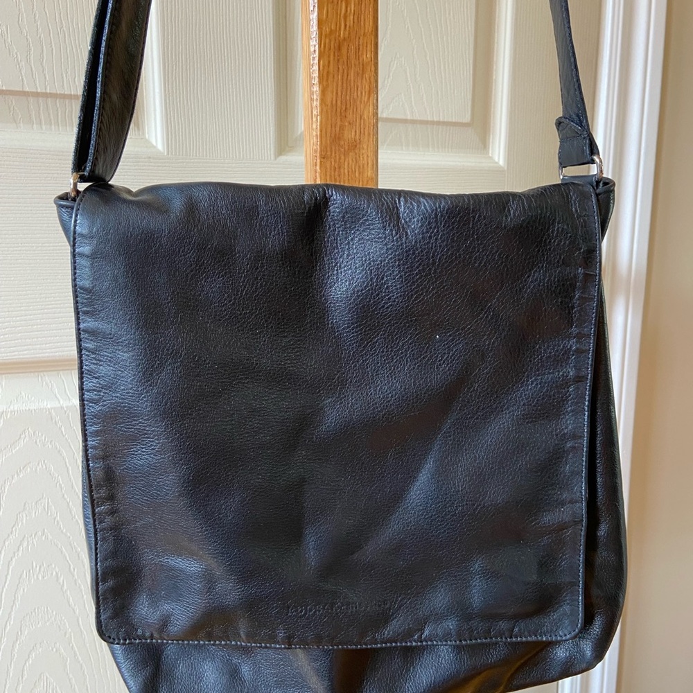 RUDSAK Black Crossbody Bag Minimalist Design Adjustable Strap